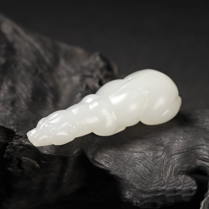 白玉把件-极地舒闲