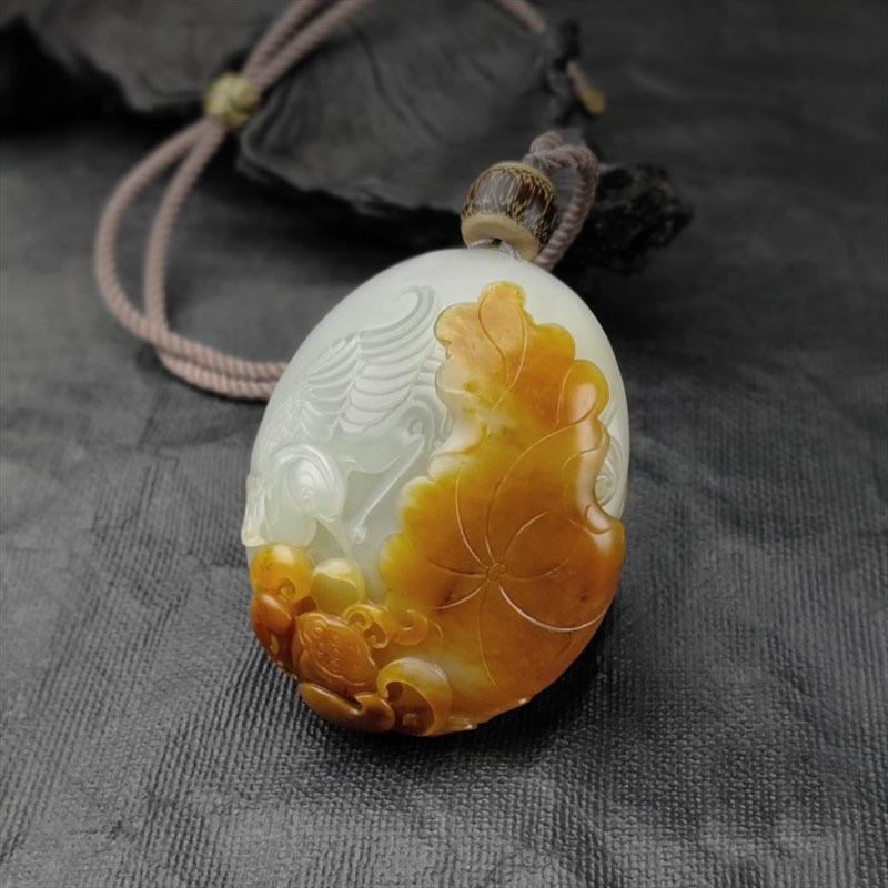 白玉子料把件-一路连科